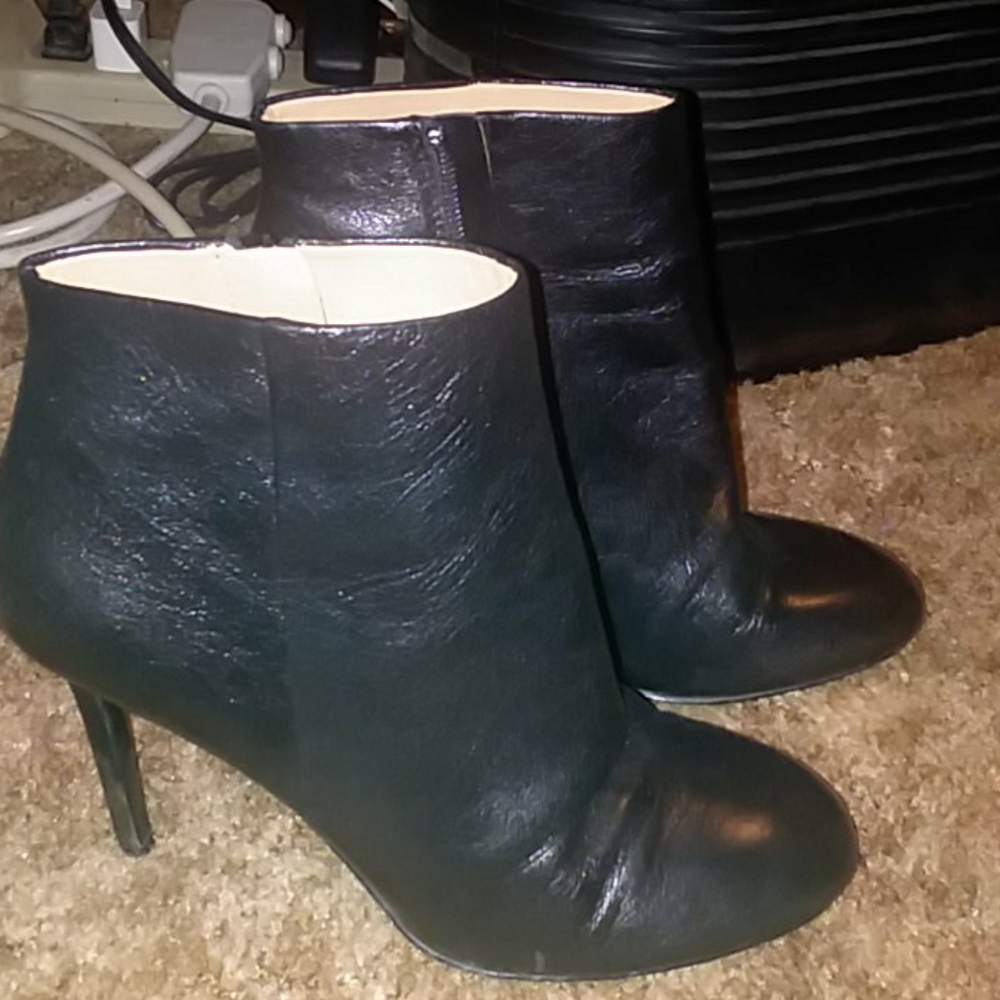 Cute Banana Republic Black leather bootie's